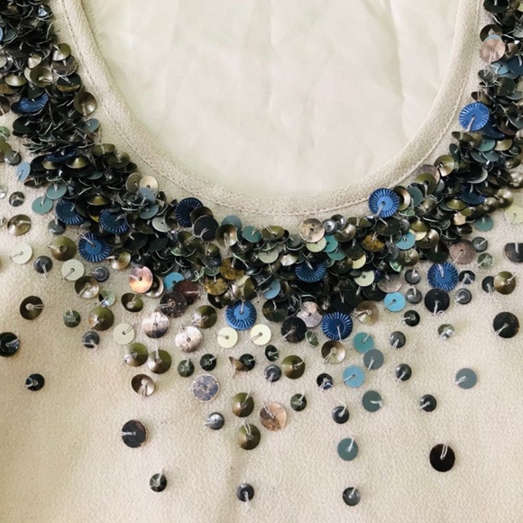 Creme sleeveless Top with shining work - Picture 2 of 3